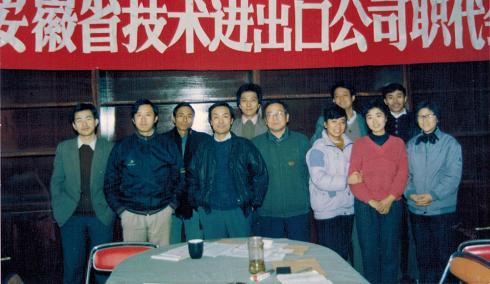 Group photo of all participants to AHTECH’s first workers’ congress in 1990.